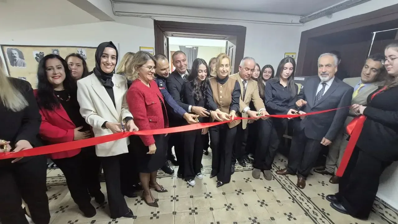 Şile Anadolu Lisesi'ne Yeni Kütüphane Kazandırıldı Şile Anadolu Lisesi'ne Yeni Kütüphane Kazandırıldı