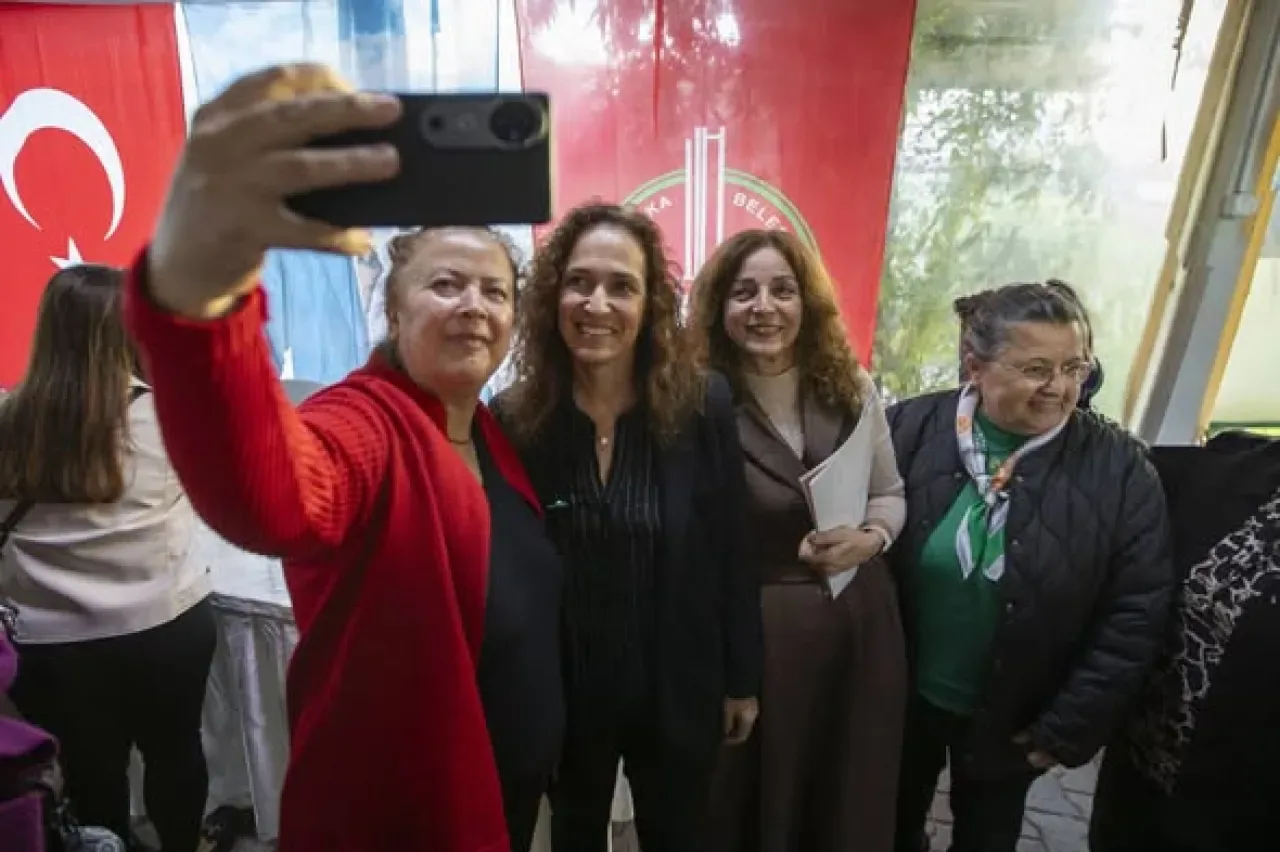 Karşıyaka Belediye Başkanı Fikri Altay'da Esnaf ve Mahalle Sakinleriyle Buluştu Karşıyaka Belediye Başkanı Fikri Altay'da Esnaf ve Mahalle Sakinleriyle Buluştu
