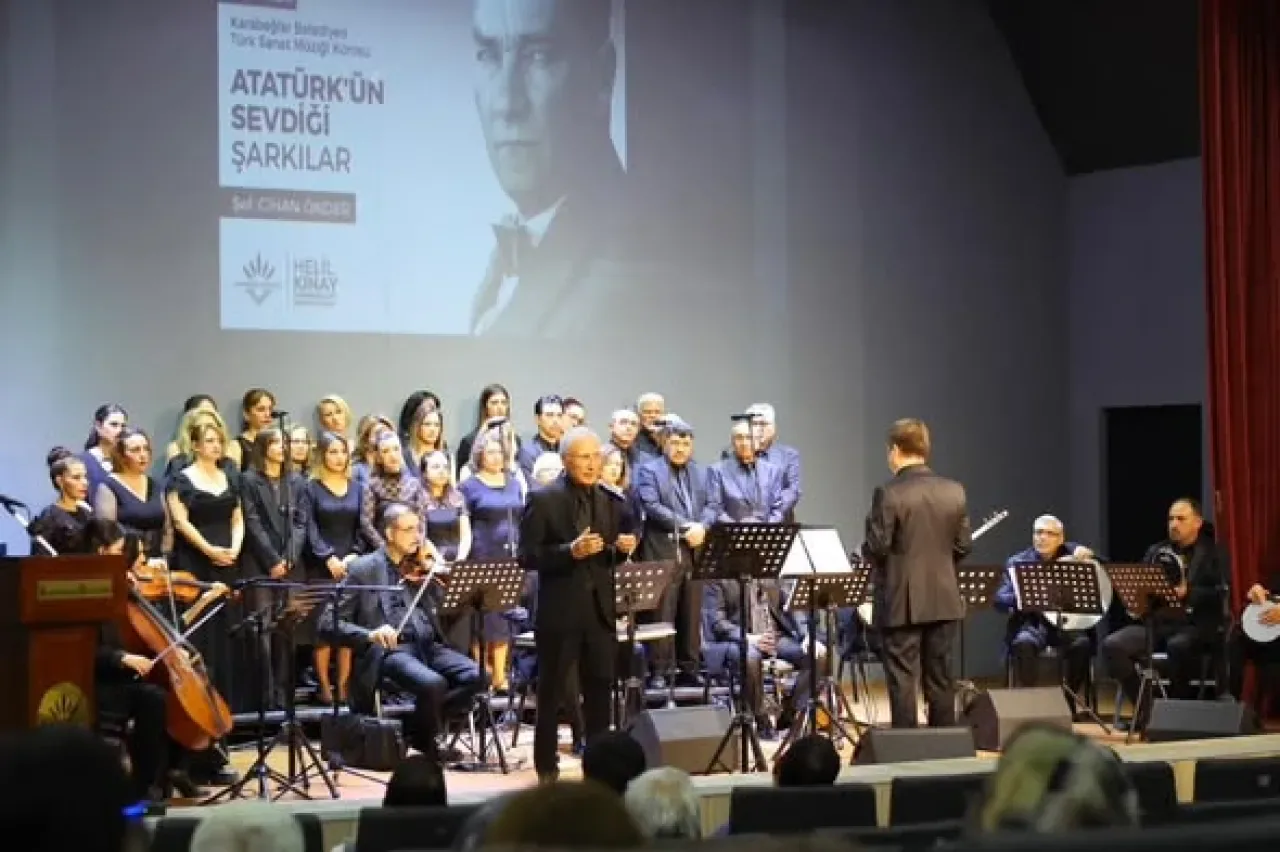 Karabağlar'da Başöğretmen Atatürk Anıldı: Sevdiği Şarkılar Seslendirildi Karabağlar'da Başöğretmen Atatürk Anıldı: Sevdiği Şarkılar Seslendirildi