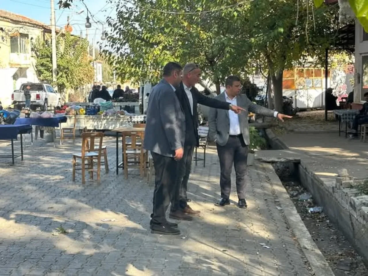 Tire Belediyesi, Kırtepe Mahallesi'nde Meydan ve Çevre Düzenlemesi Başlattı Tire Belediyesi, Kırtepe Mahallesi'nde Meydan ve Çevre Düzenlemesi Başlattı