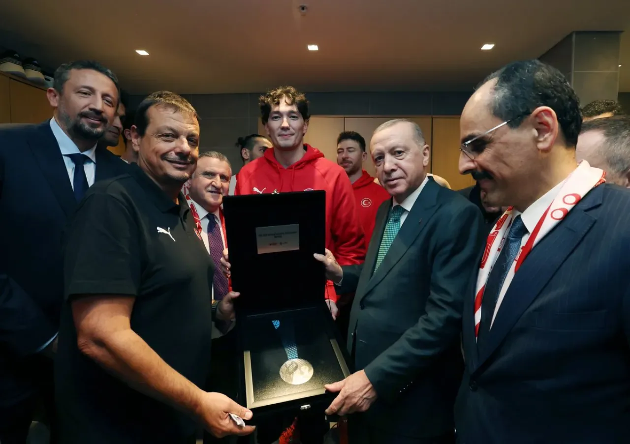 Recep Tayyip Erdoğan, A Millî Basketbol Takımı'nın FIBA Dünya Kupası Elemeleri Maçını İzledi Recep Tayyip Erdoğan, A Millî Basketbol Takımı'nın FIBA Dünya Kupası Elemeleri Maçını İzledi