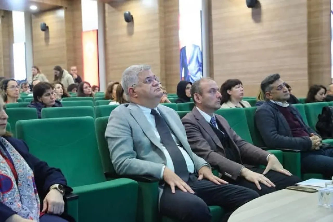 Ankara'da Kuduz Hastalığı ve Riskli Temas Konusunda Sağlık Çalışanlarına Eğitim Ankara'da Kuduz Hastalığı ve Riskli Temas Konusunda Sağlık Çalışanlarına Eğitim