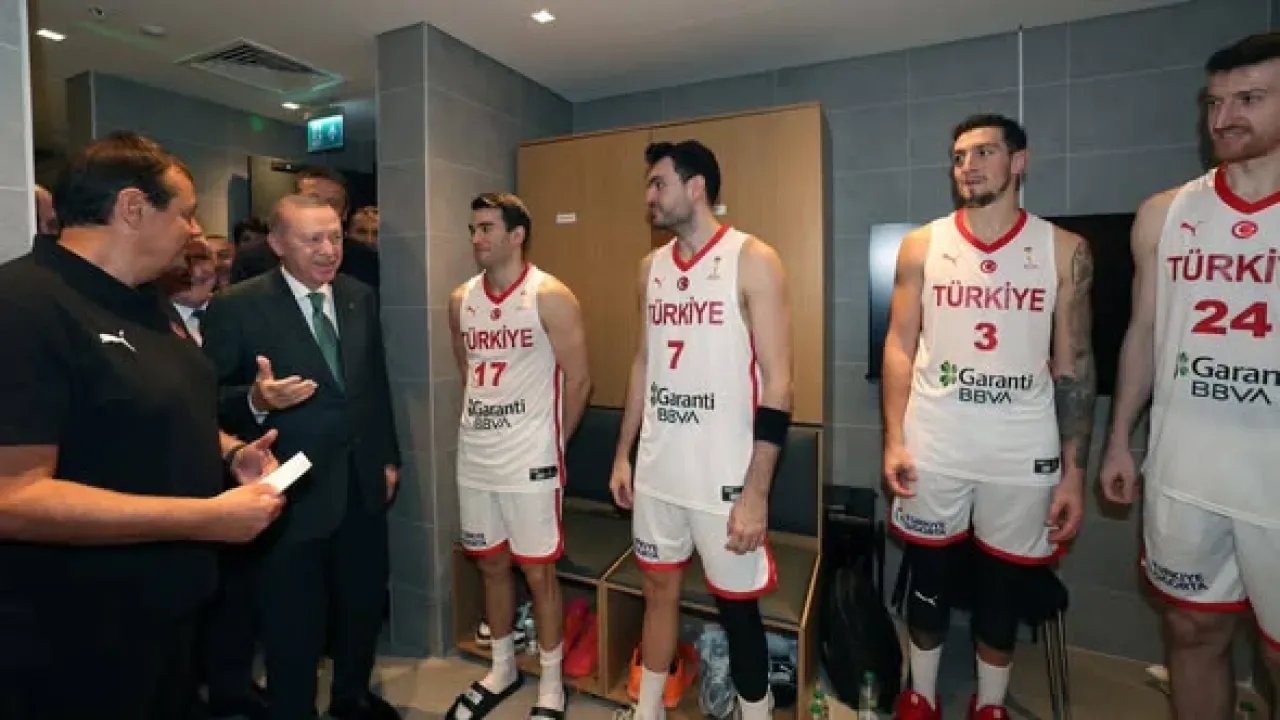 Cumhurbaşkanı Erdoğan'dan Milli Basketbol Takımı'na Tebrik Mesajı Cumhurbaşkanı Erdoğan'dan Milli Basketbol Takımı'na Tebrik Mesajı