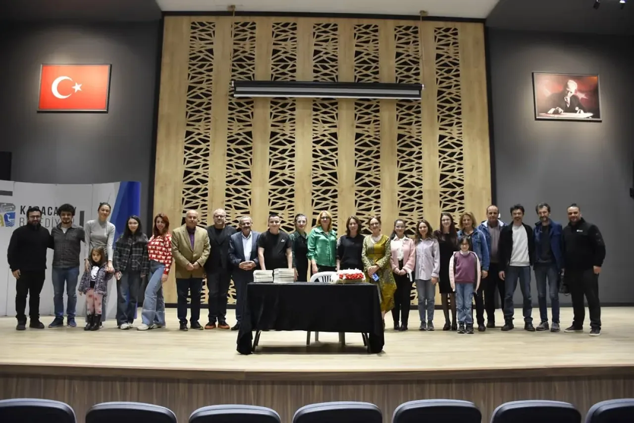 Karacabey'de Edebiyat Rüzgarı: Sema Erdem Okurlarla Buluştu Karacabey'de Edebiyat Rüzgarı: Sema Erdem Okurlarla Buluştu