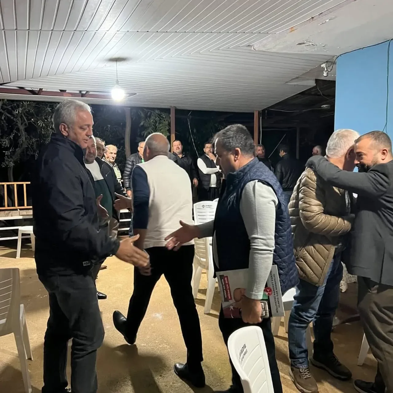 MHP Alanya'dan Kızılcaşehir Mahallesi'ne "Hayırlı Günler Komşum" Ziyareti MHP Alanya'dan Kızılcaşehir Mahallesi'ne "Hayırlı Günler Komşum" Ziyareti