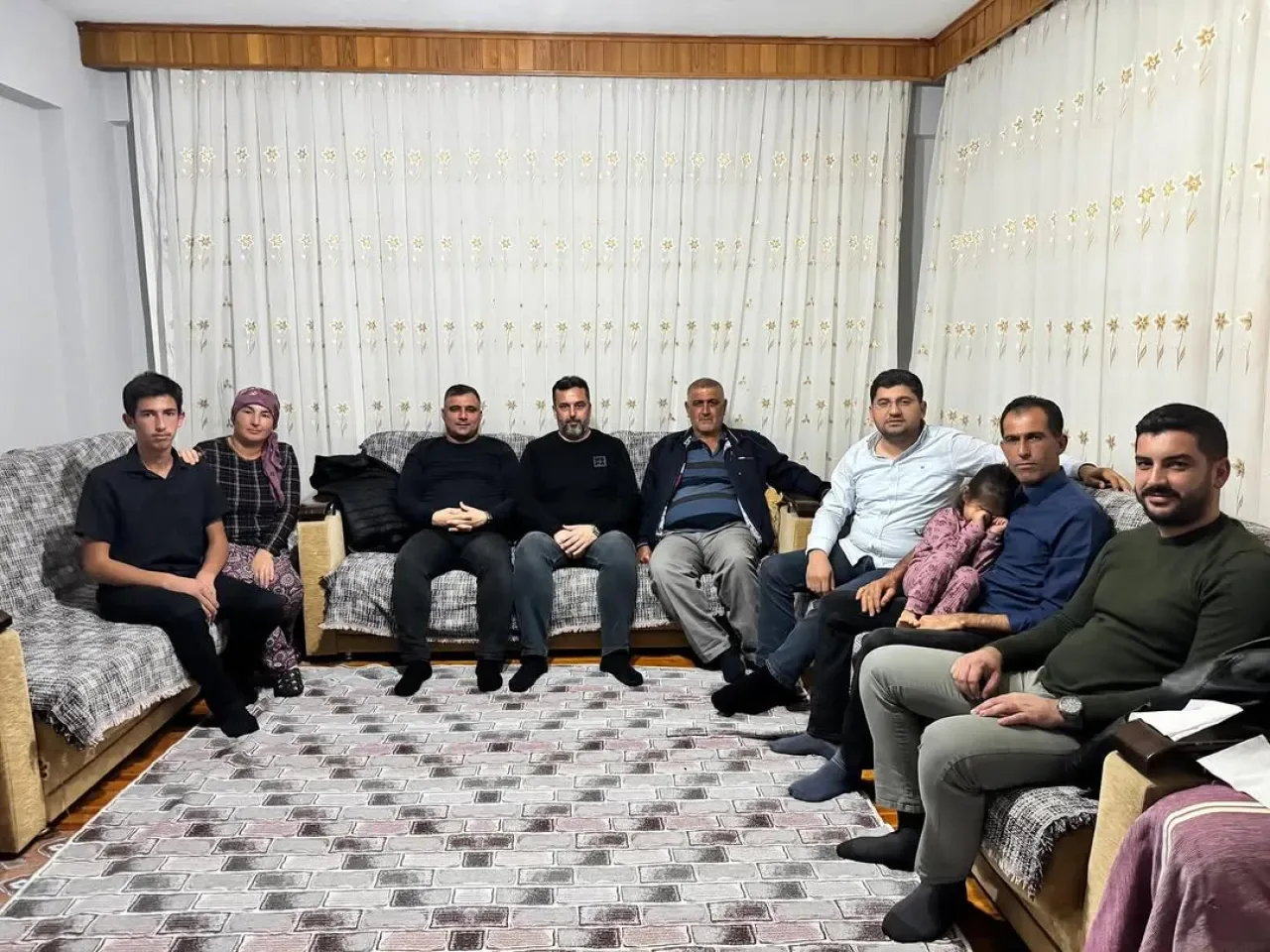 MHP Serik İlçe Teşkilatı, Bilginler Mahallesi'nde Vatandaş Ziyaretleri Gerçekleştirdi MHP Serik İlçe Teşkilatı, Bilginler Mahallesi'nde Vatandaş Ziyaretleri Gerçekleştirdi