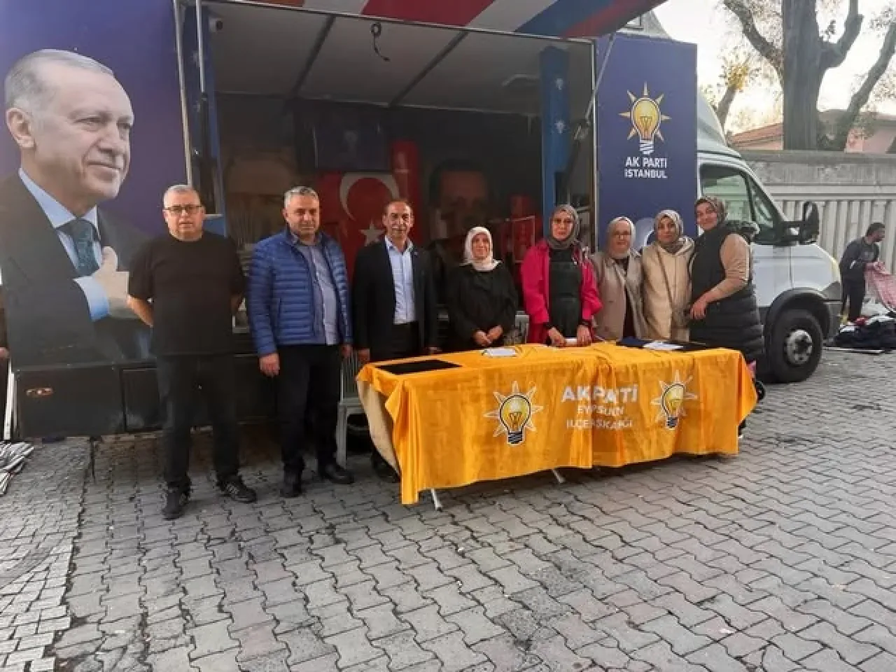 AK Parti Eyüpsultan'da Vatandaşla Buluşuyor AK Parti Eyüpsultan'da Vatandaşla Buluşuyor