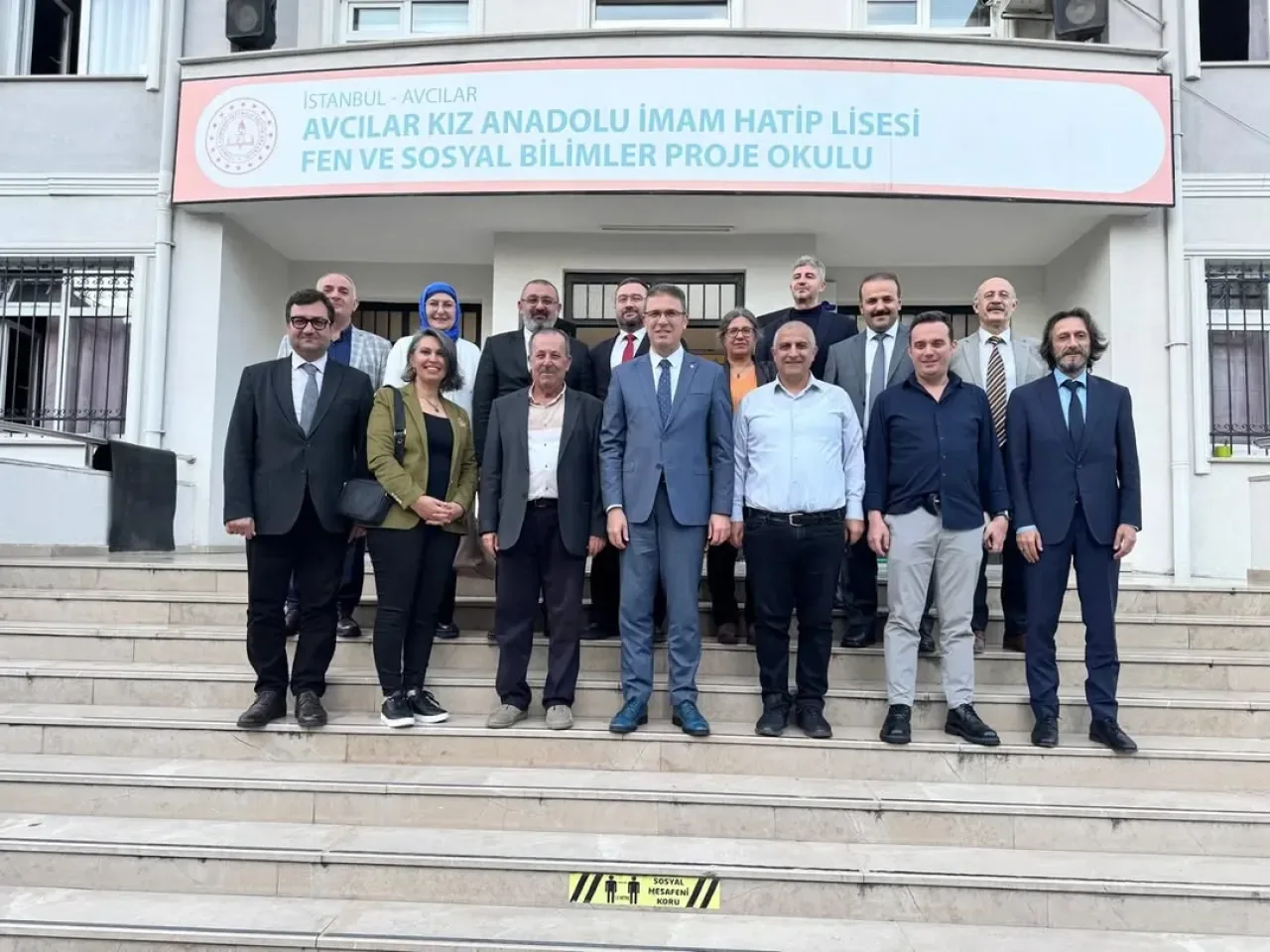 Avcılar'da Görev Değişikliği Yaşayan Kurum Müdürlerine Plaket ve Veda Töreni Avcılar'da Görev Değişikliği Yaşayan Kurum Müdürlerine Plaket ve Veda Töreni