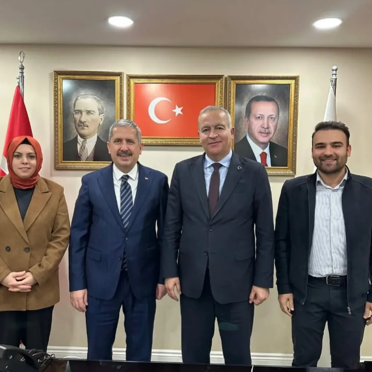 AK Parti Gaziosmanpaşa Gençlik Kolları'na Ticaret Bakan Yardımcısı Mahmut Gürcan Ziyareti AK Parti Gaziosmanpaşa Gençlik Kolları'na Ticaret Bakan Yardımcısı Mahmut Gürcan Ziyareti