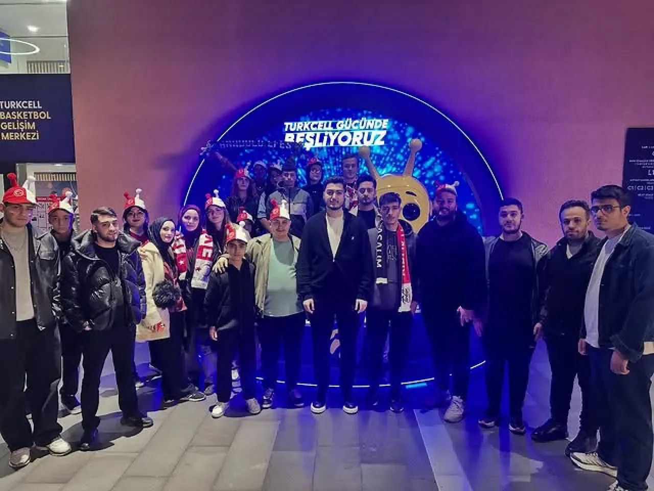 AK Gençlik Güngören, Milli Basketbol Takımı'nın Zaferini Birlikte İzledi AK Gençlik Güngören, Milli Basketbol Takımı'nın Zaferini Birlikte İzledi