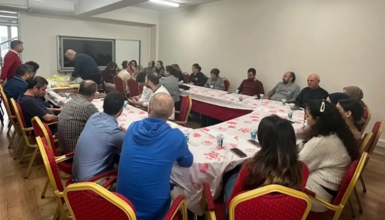 Fatih İlçe Milli Eğitim Müdürlüğü Personeline Çiğ Köfte İkramı Fatih İlçe Milli Eğitim Müdürlüğü Personeline Çiğ Köfte İkramı