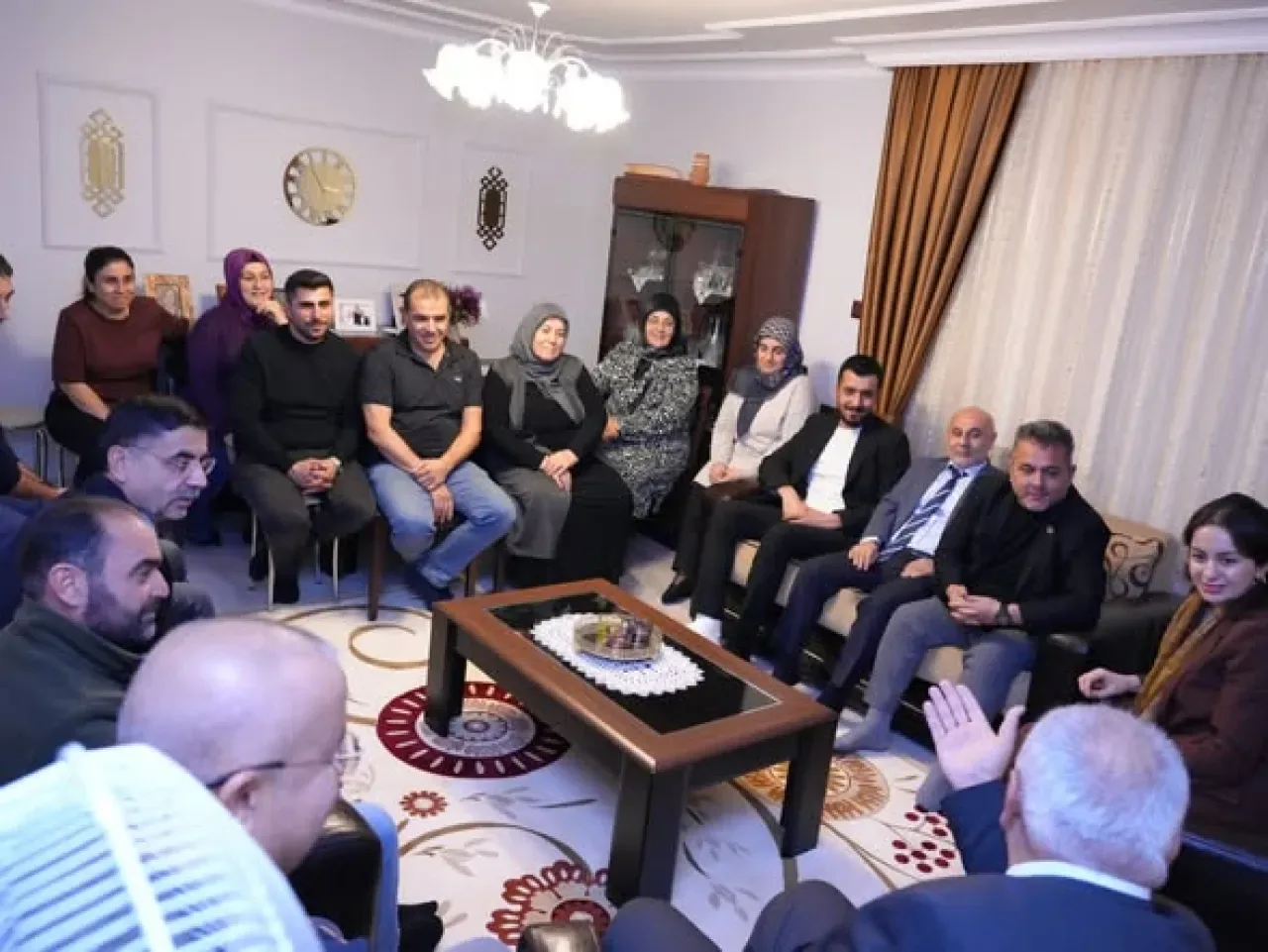 MHP Keçiören'de Vatandaşın Sesi Olmak İçin Hane Ziyaretlerine Başladı MHP Keçiören'de Vatandaşın Sesi Olmak İçin Hane Ziyaretlerine Başladı