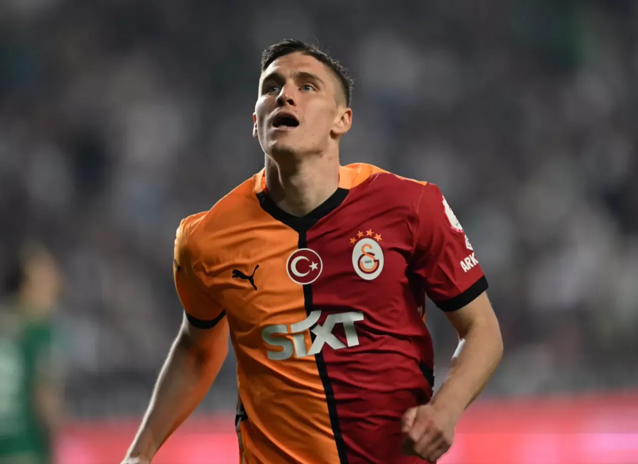 Roland Sallai'ye 2 Maç Ceza Verildi Roland Sallai'ye 2 Maç Ceza Verildi