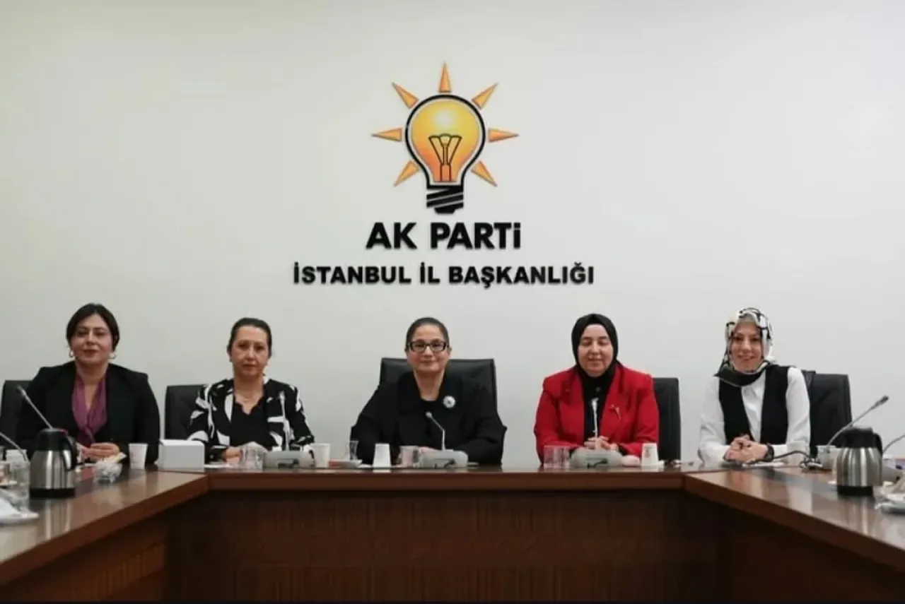 AK Parti İstanbul Kadın Kolları Ekonomi Birimi Maltepe'de Toplandı AK Parti İstanbul Kadın Kolları Ekonomi Birimi Maltepe'de Toplandı