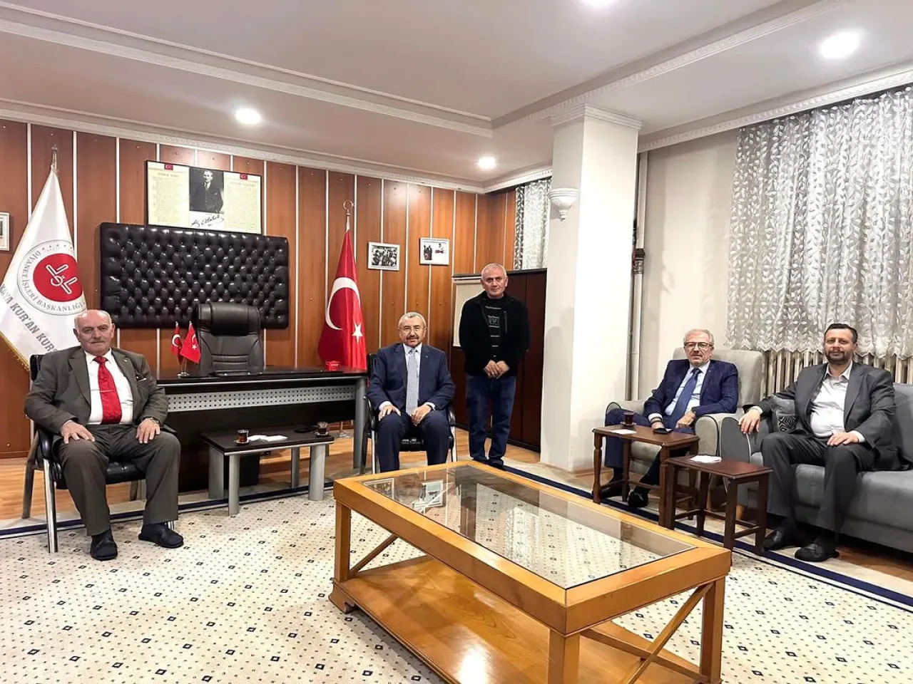AK Partili İsmail Erdem, Kağıthane'de Hayırsever Azimet Kaya'nın Kuran Kursu Ziyaretinde Buluştu AK Partili İsmail Erdem, Kağıthane'de Hayırsever Azimet Kaya'nın Kuran Kursu Ziyaretinde Buluştu