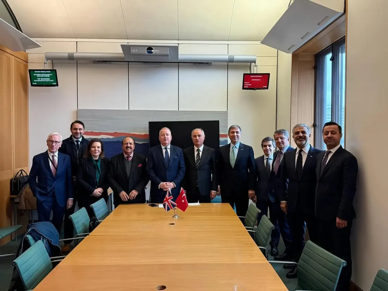 AK Parti'li Sırakaya, Londra'da İngiltere-Türkiye Dostluk Grubu Üyeleriyle Görüştü AK Parti'li Sırakaya, Londra'da İngiltere-Türkiye Dostluk Grubu Üyeleriyle Görüştü