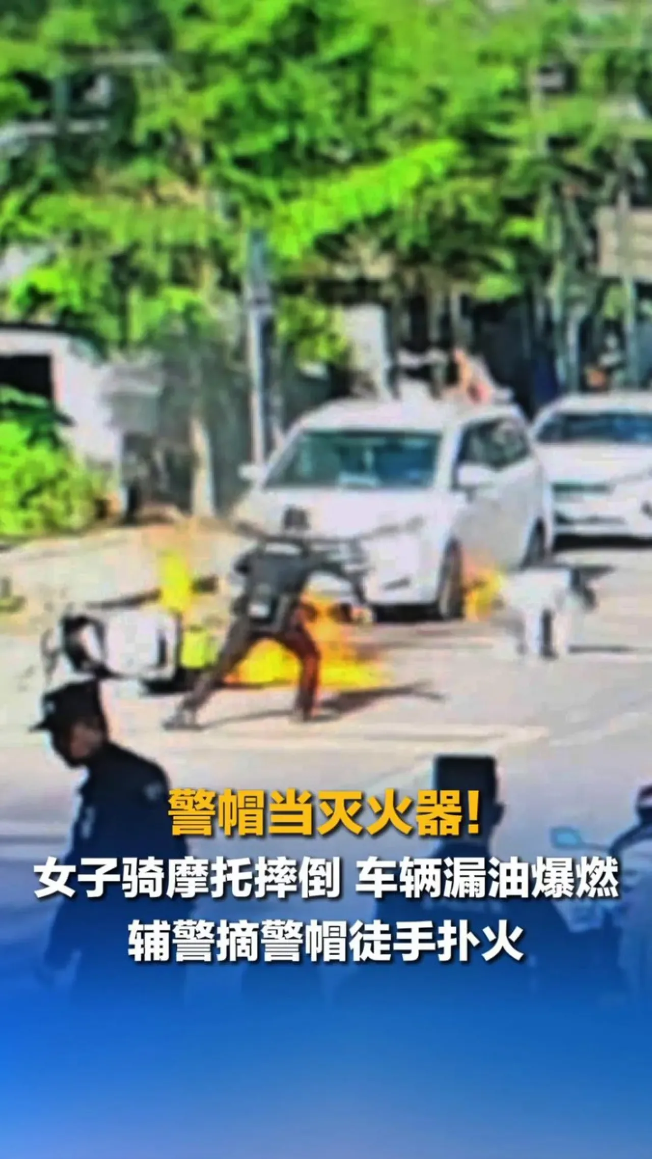 Yunnan'da Trafik Kazası Sırasında Alev Alan Motosikletten Cesur Kurtarma Yunnan'da Trafik Kazası Sırasında Alev Alan Motosikletten Cesur Kurtarma