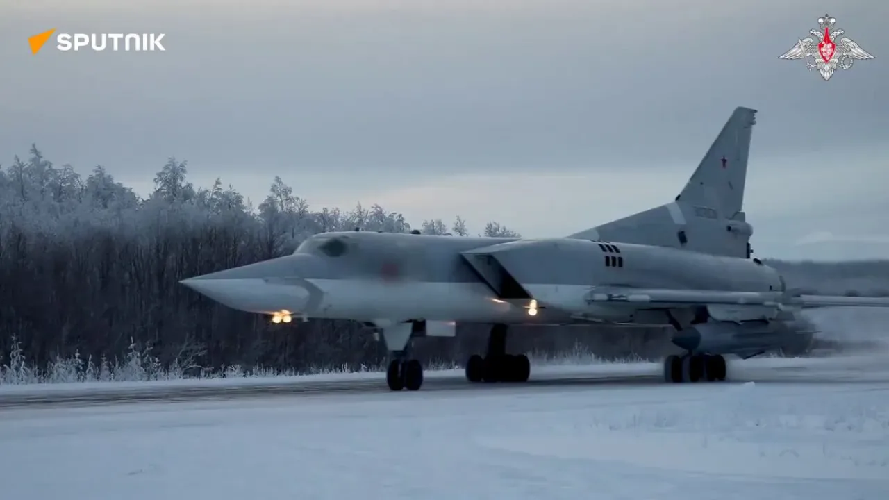 Rusya'nın Tu-22M3 Bombardıman Uçakları Baltık Denizi'nde 5 Saatlik Uçuş Gerçekleştirdi Rusya'nın Tu-22M3 Bombardıman Uçakları Baltık Denizi'nde 5 Saatlik Uçuş Gerçekleştirdi