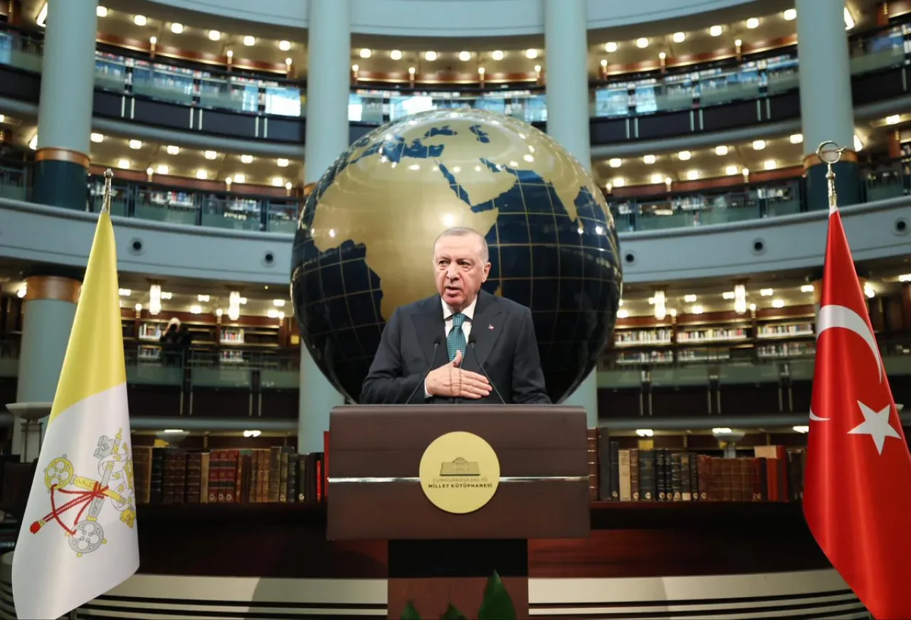 Papa Francis ile Cumhurbaşkanı Erdoğan Vatikan'da Bir Araya Geldi Papa Francis ile Cumhurbaşkanı Erdoğan Vatikan'da Bir Araya Geldi