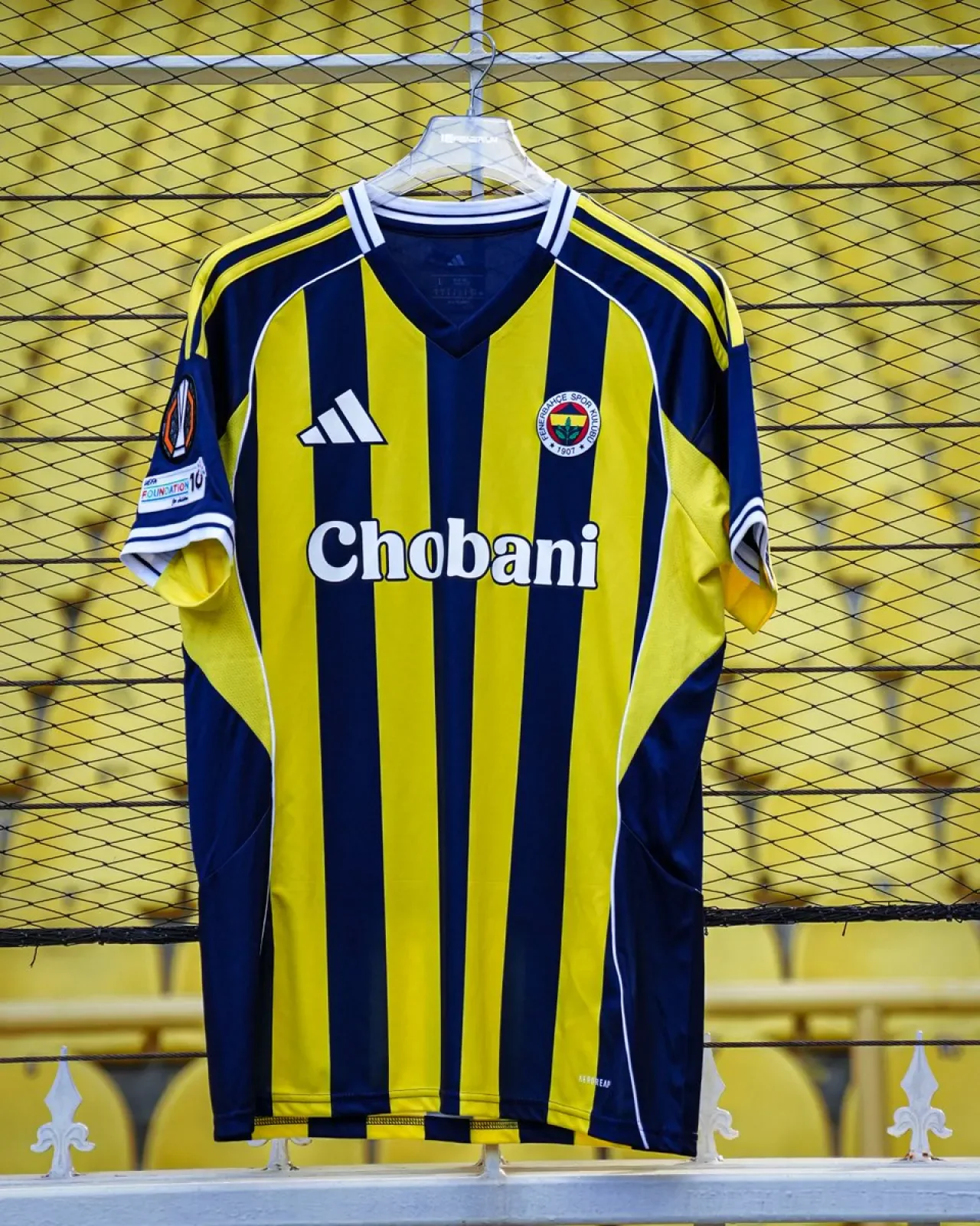 Fenerbahçe, UEFA Avrupa Ligi Maçında Yeni Çubuklu Formasıyla Sahne Alacak Fenerbahçe, UEFA Avrupa Ligi Maçında Yeni Çubuklu Formasıyla Sahne Alacak