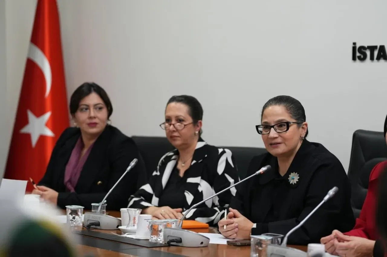 AK Parti Ümraniye Kadın Kolları Ekonomi Toplantısı Gerçekleştirdi AK Parti Ümraniye Kadın Kolları Ekonomi Toplantısı Gerçekleştirdi