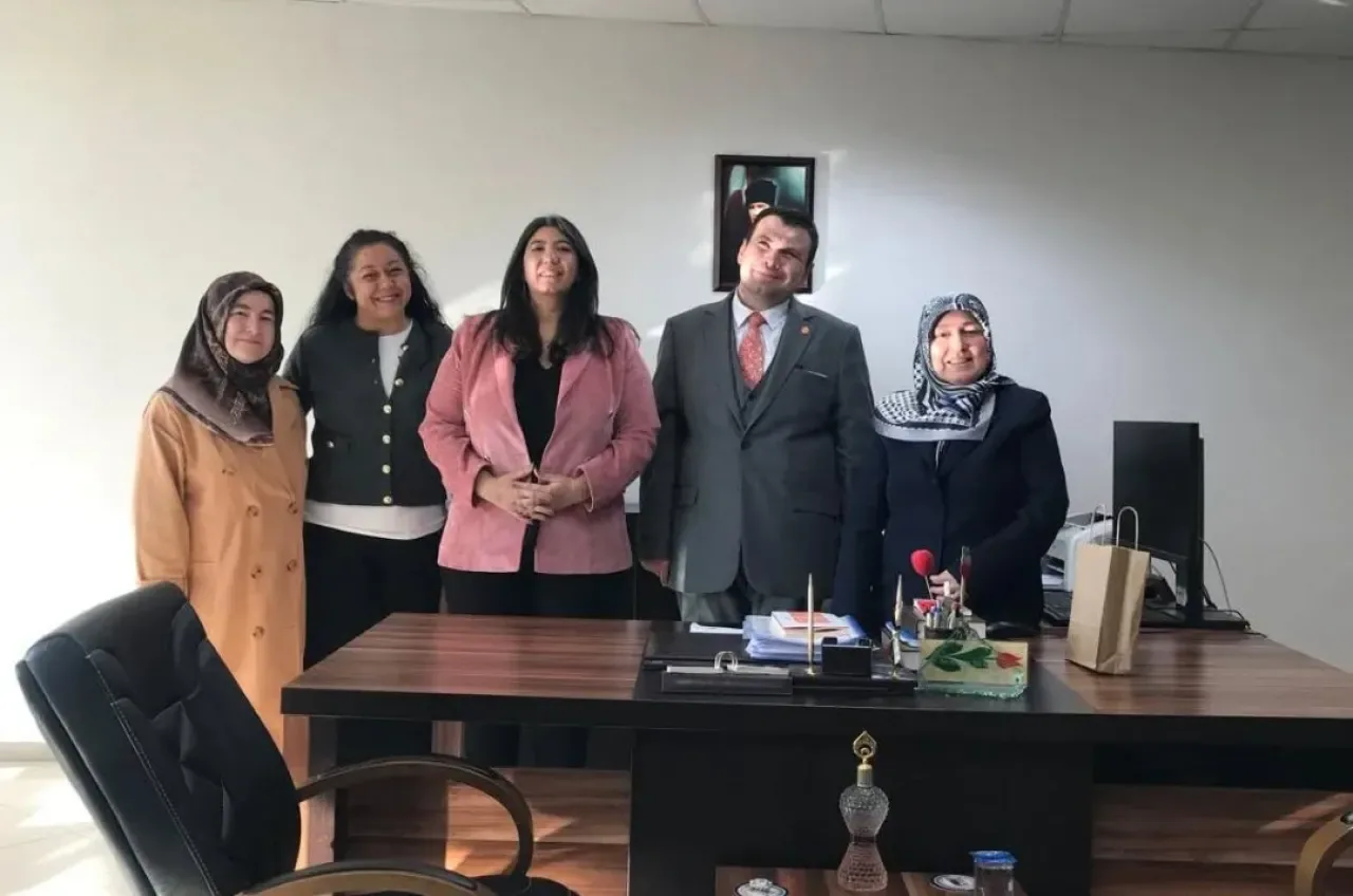 Balıkesir'de 25 Kasım Kadına Yönelik Şiddetle Mücadele Günü Ziyareti Balıkesir'de 25 Kasım Kadına Yönelik Şiddetle Mücadele Günü Ziyareti