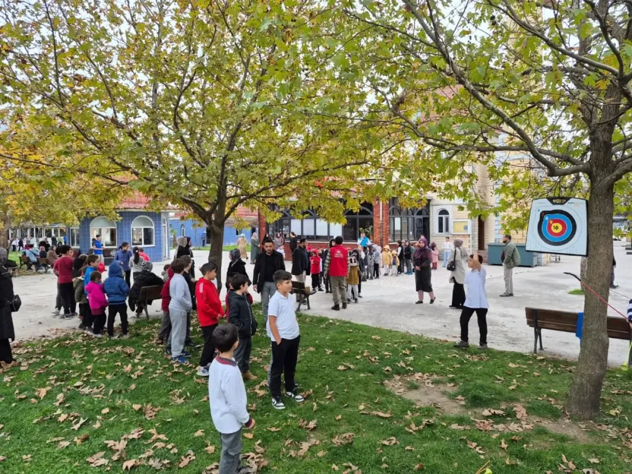 Balıkesir'de ÇEDES Projesi Kapsamında Gençlere Yönelik Eğlence Etkinliği Düzenlendi Balıkesir'de ÇEDES Projesi Kapsamında Gençlere Yönelik Eğlence Etkinliği Düzenlendi