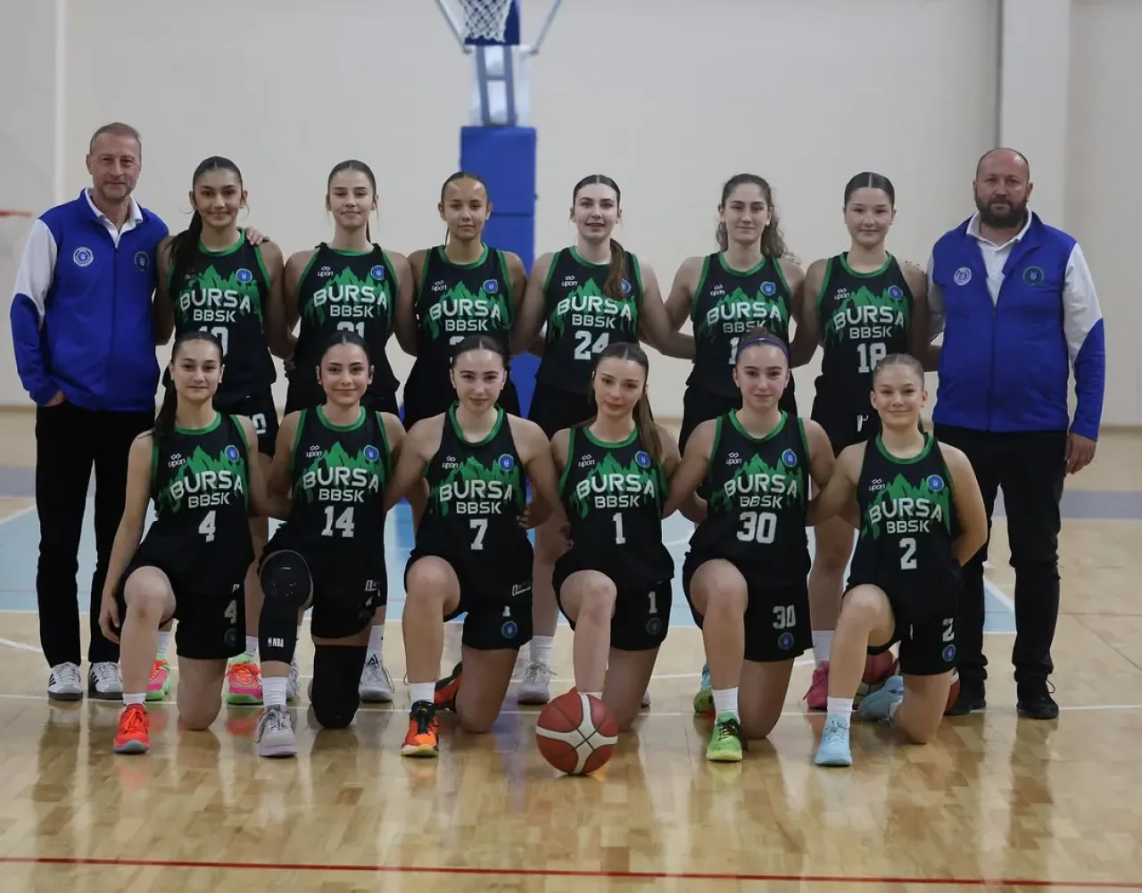 Bursa Büyükşehir Belediyespor U18 Basketbol Takımı Yenilgisiz Liderliğini Sürdürdü Bursa Büyükşehir Belediyespor U18 Basketbol Takımı Yenilgisiz Liderliğini Sürdürdü