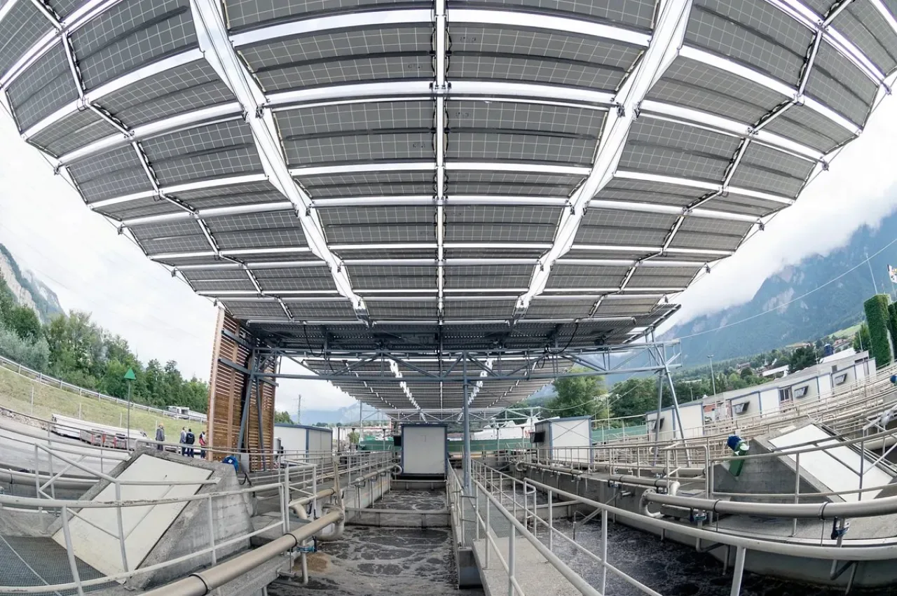 İsviçre'de Dev Katlanabilir Çatı Tipi Güneş Enerjisi Sistemi Kuruldu İsviçre'de Dev Katlanabilir Çatı Tipi Güneş Enerjisi Sistemi Kuruldu