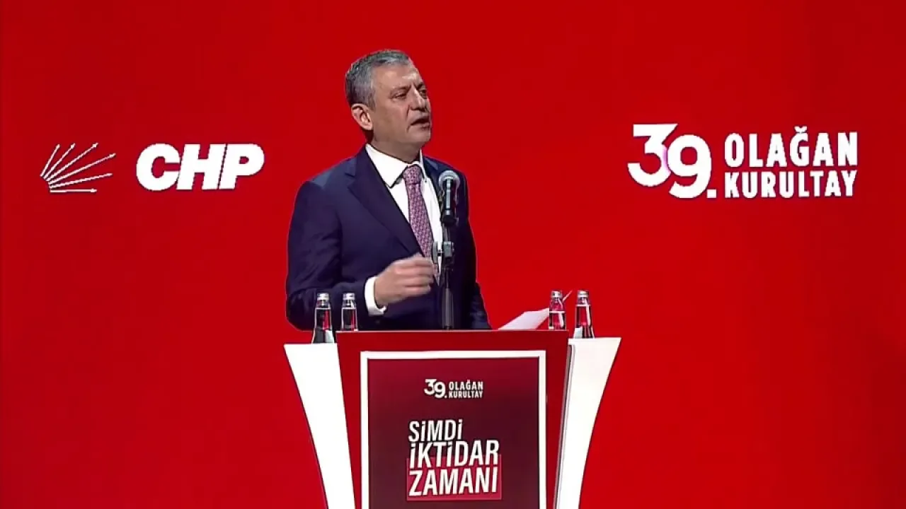 CHP'nin 39. Olağan Kurultayı Gerçekleşiyor CHP'nin 39. Olağan Kurultayı Gerçekleşiyor