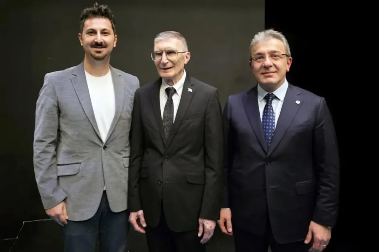 Aziz Sancar'ın Adı Dokuz Eylül Üniversitesi'nde Yaşayacak Aziz Sancar'ın Adı Dokuz Eylül Üniversitesi'nde Yaşayacak