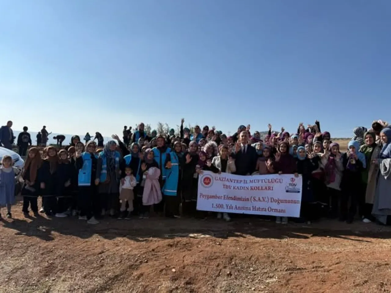 Gaziantep'te Hz. Muhammed'in Doğumunun 1500. Yılı Anısına 1500 Fidan Toprağa Verildi Gaziantep'te Hz. Muhammed'in Doğumunun 1500. Yılı Anısına 1500 Fidan Toprağa Verildi