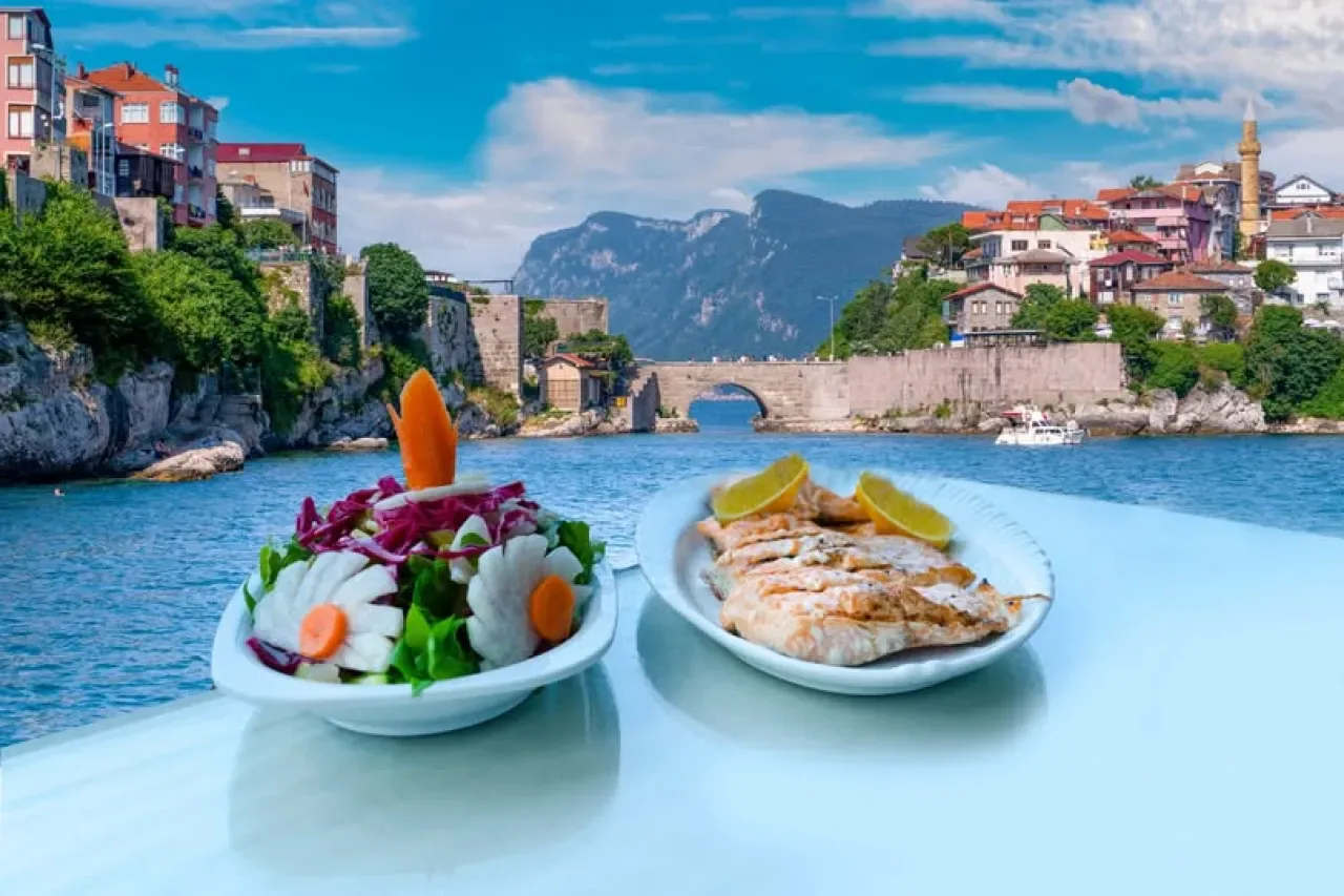 Amasra'da Ne Yenir? En İyi 10 Restoran ve Yeme-İçme Rehberi Amasra'da Ne Yenir? En İyi 10 Restoran ve Yeme-İçme Rehberi