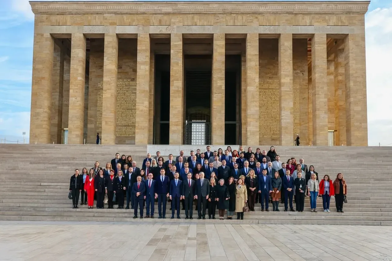 CHP Grubu, 39. Olağan Kurultay Öncesinde Anıtkabir'de Atatürk'ü Andı CHP Grubu, 39. Olağan Kurultay Öncesinde Anıtkabir'de Atatürk'ü Andı