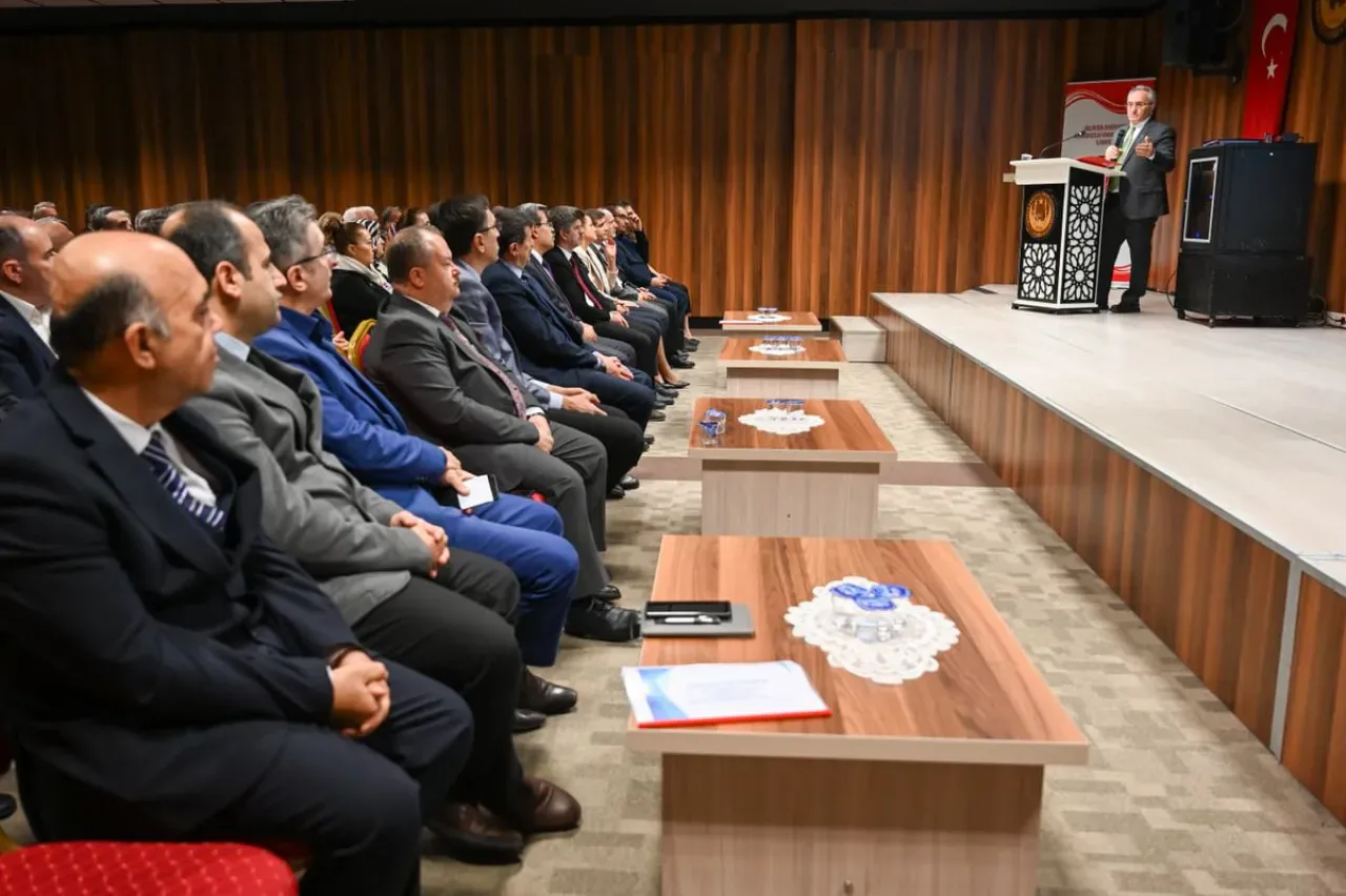 Bursa'da Eğitim Kurumları Müdürleri Toplantısı Yapıldı Bursa'da Eğitim Kurumları Müdürleri Toplantısı Yapıldı