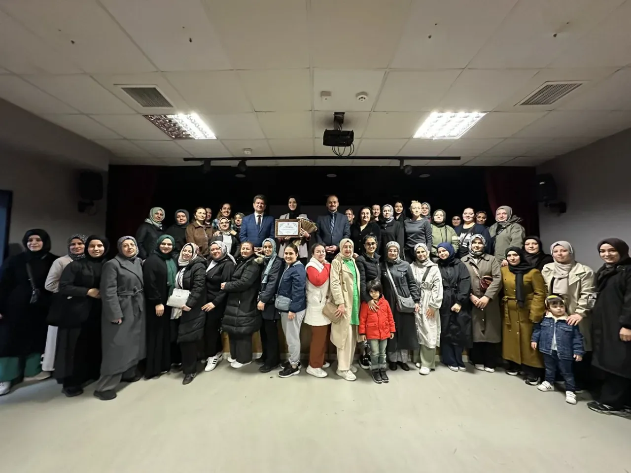 Gaziosmanpaşa'da Veli Akademileri Kapsamında "Mahremiyet Bilinci" Semineri Düzenlendi Gaziosmanpaşa'da Veli Akademileri Kapsamında "Mahremiyet Bilinci" Semineri Düzenlendi