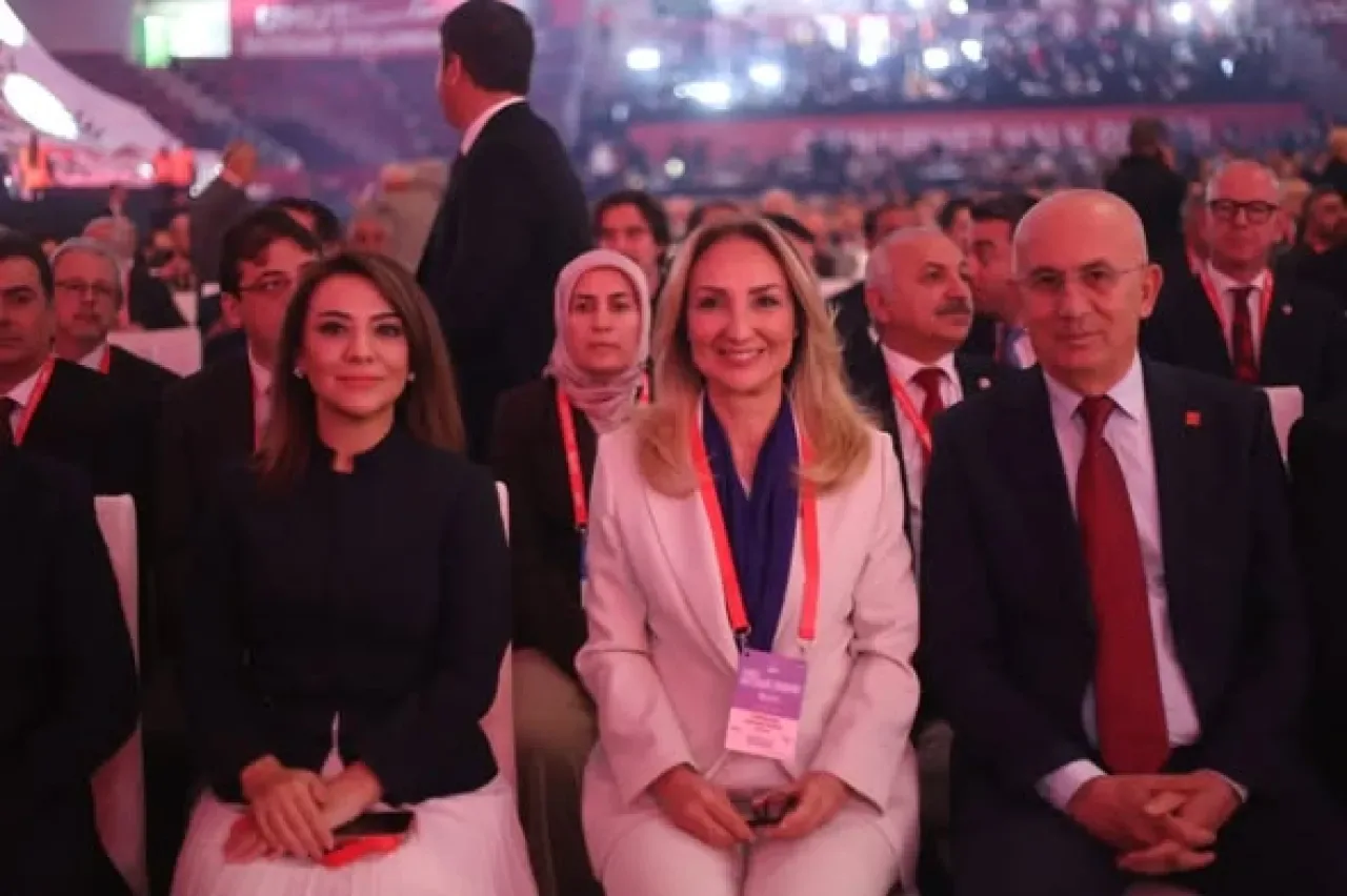 CHP'nin 39. Olağan Kurultayı Başladı: "Şimdi İktidar Zamanı" CHP'nin 39. Olağan Kurultayı Başladı: "Şimdi İktidar Zamanı"