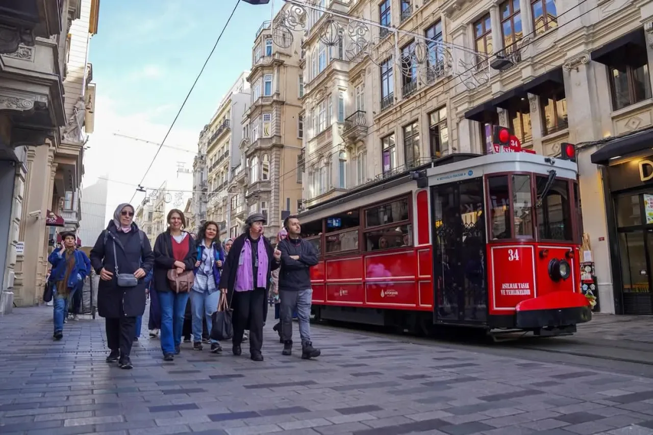 Beyoğlu Belediyesi, "Beyoğlu Miras" ile Kültür Turu Düzenledi Beyoğlu Belediyesi, "Beyoğlu Miras" ile Kültür Turu Düzenledi