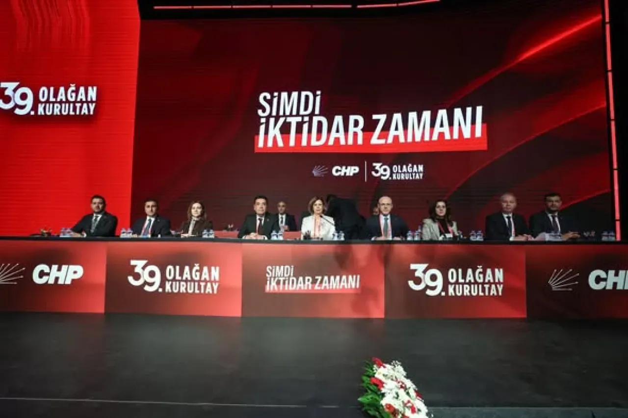 CHP Kayseri İl Başkanı Ümit Özer, 39. Olağan Kurultay'da Divan Üyeliğine Seçildi CHP Kayseri İl Başkanı Ümit Özer, 39. Olağan Kurultay'da Divan Üyeliğine Seçildi