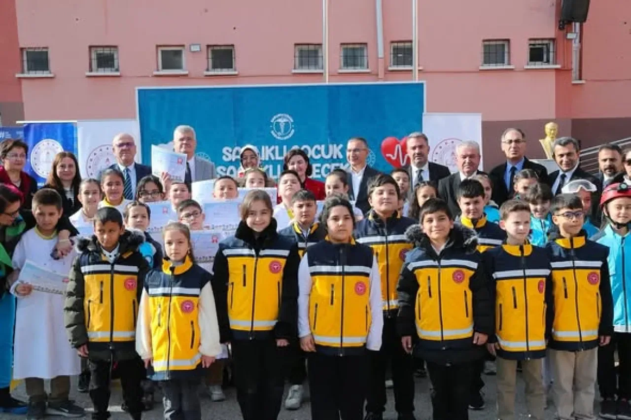 Sağlıklı Çocuk Sağlıklı Gelecek Projesi Pursaklar'da Gerçekleştirildi Sağlıklı Çocuk Sağlıklı Gelecek Projesi Pursaklar'da Gerçekleştirildi