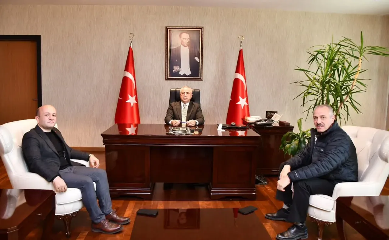 Çamoluk Derneği Başkanı Kaymakam Çelik'i Ziyaret Etti Çamoluk Derneği Başkanı Kaymakam Çelik'i Ziyaret Etti