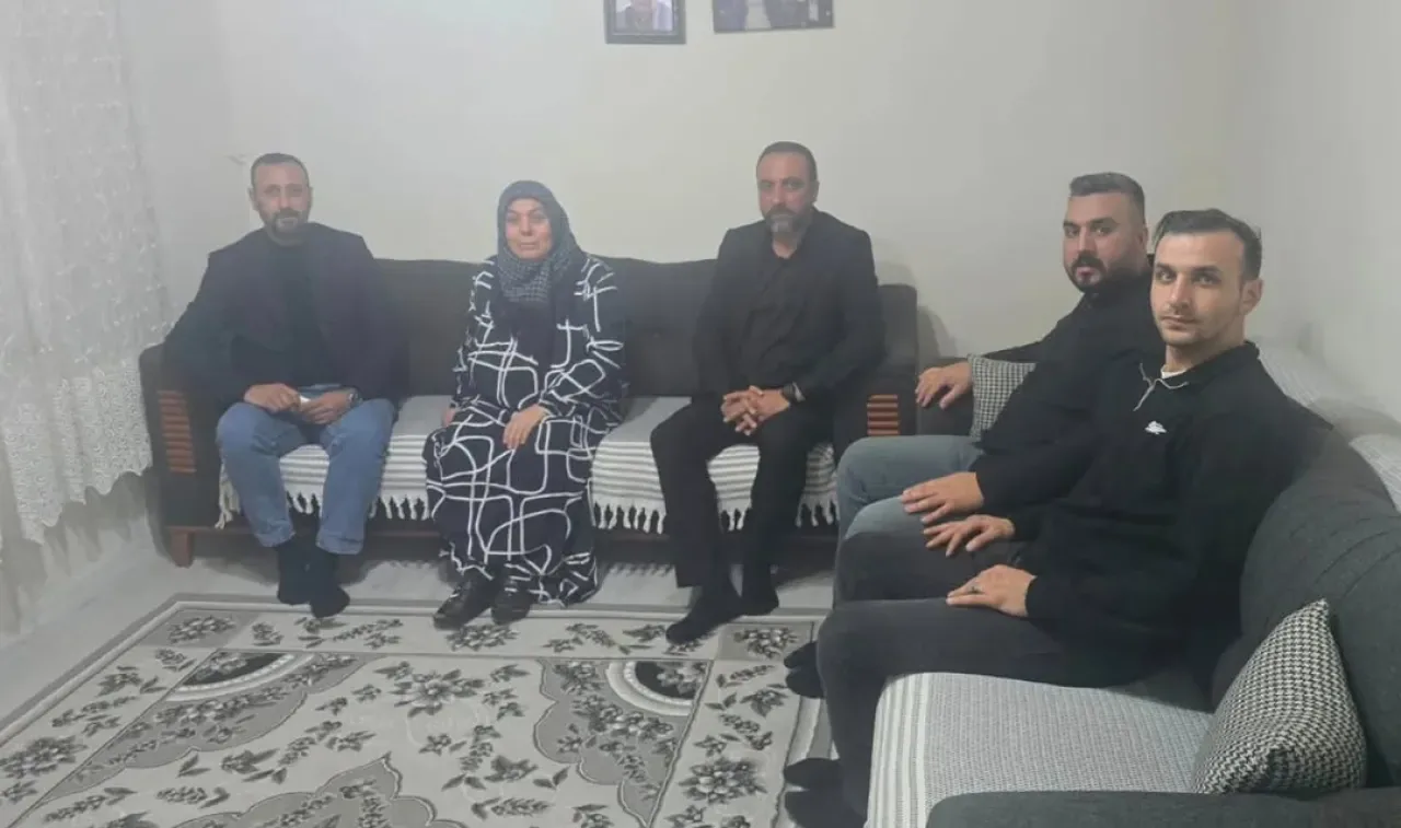 MHP Avcılar'dan Bilgiç Ailesi'ne Ziyaret MHP Avcılar'dan Bilgiç Ailesi'ne Ziyaret