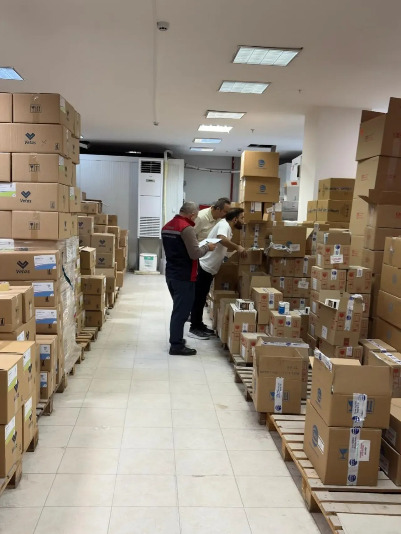 Küçükçekmece'de Veteriner Ecza Deposu Denetimleri Sürüyor Küçükçekmece'de Veteriner Ecza Deposu Denetimleri Sürüyor