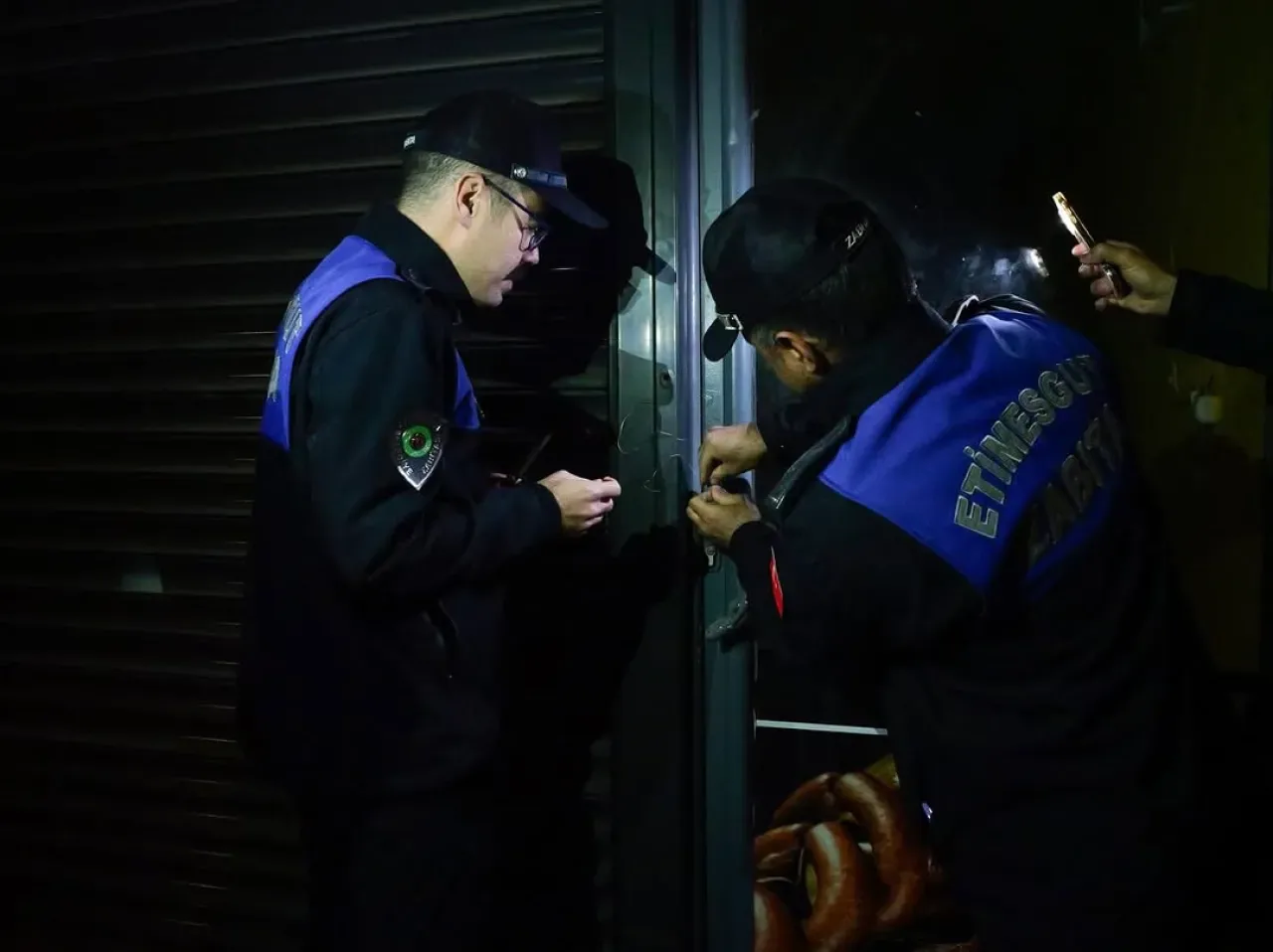 Etimesgut Belediyesi'nden Sıkı Denetim: 2 İşletme Halk Sağlığını Tehlikeye Attığı Gerekçesiyle Mühürlendi Etimesgut Belediyesi'nden Sıkı Denetim: 2 İşletme Halk Sağlığını Tehlikeye Attığı Gerekçesiyle Mühürlendi
