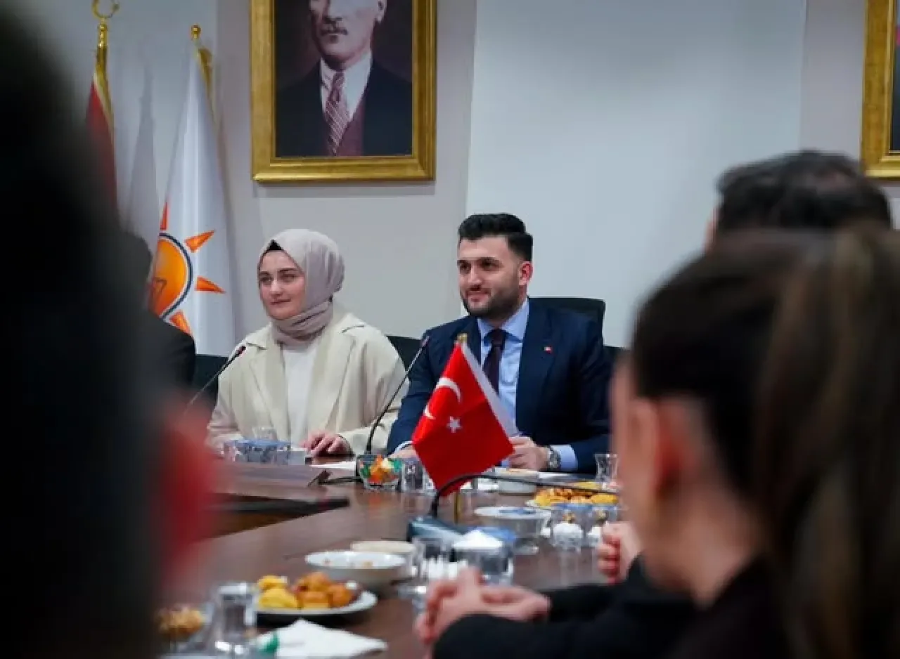 AK Parti Sarıyer Gençlik Kolları Haftalık Değerlendirme Toplantısını Gerçekleştirdi AK Parti Sarıyer Gençlik Kolları Haftalık Değerlendirme Toplantısını Gerçekleştirdi