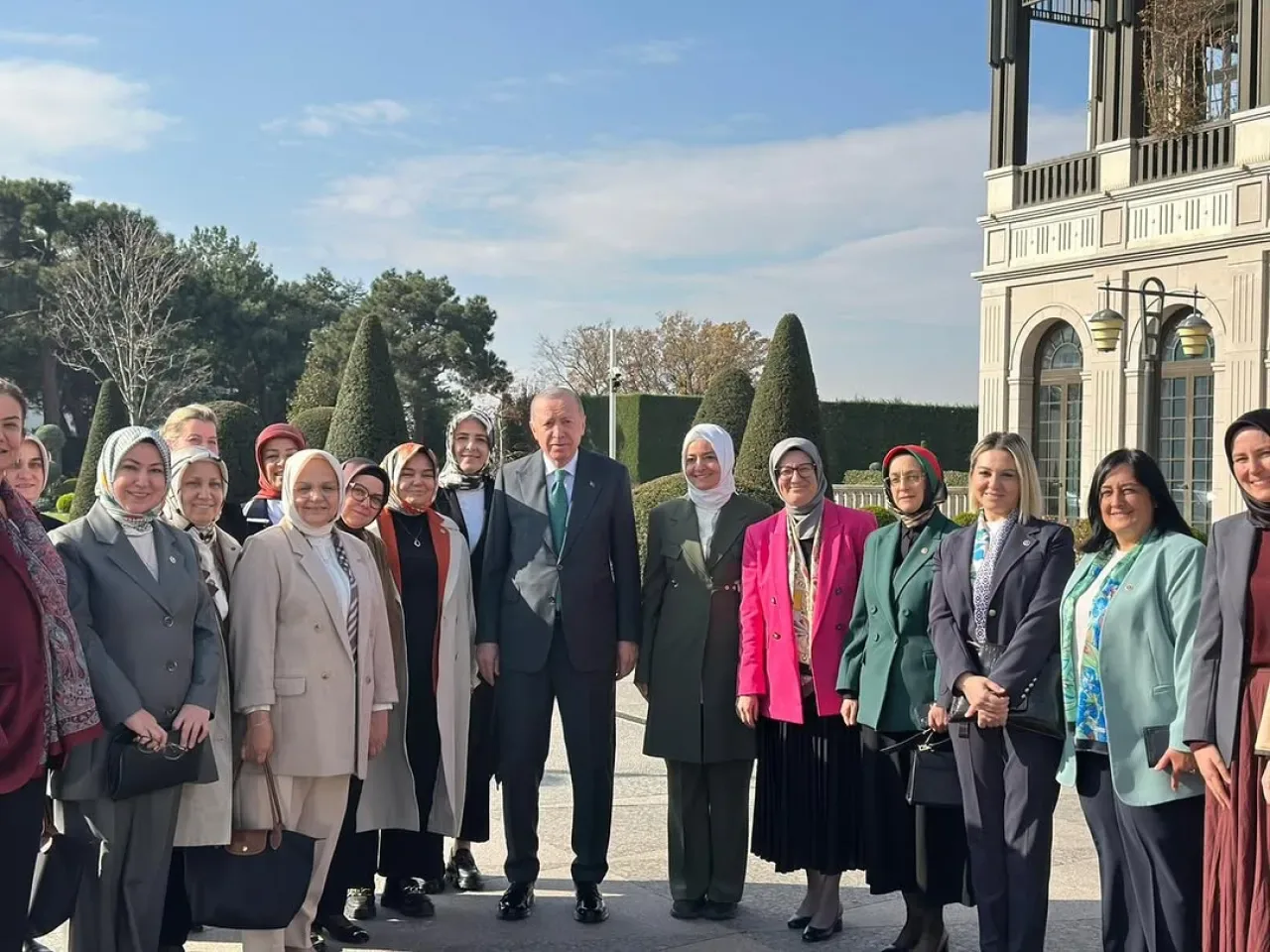 AK Parti İstanbul Milletvekili Büşra Paker, Cumhurbaşkanı Erdoğan ile Külliye'de Bir Araya Geldi AK Parti İstanbul Milletvekili Büşra Paker, Cumhurbaşkanı Erdoğan ile Külliye'de Bir Araya Geldi