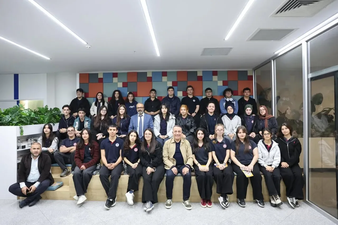 Sultangazi Belediye Başkanı Dursun, Şair Abay Kunanbay Anadolu Lisesi Öğrencileriyle Buluştu Sultangazi Belediye Başkanı Dursun, Şair Abay Kunanbay Anadolu Lisesi Öğrencileriyle Buluştu