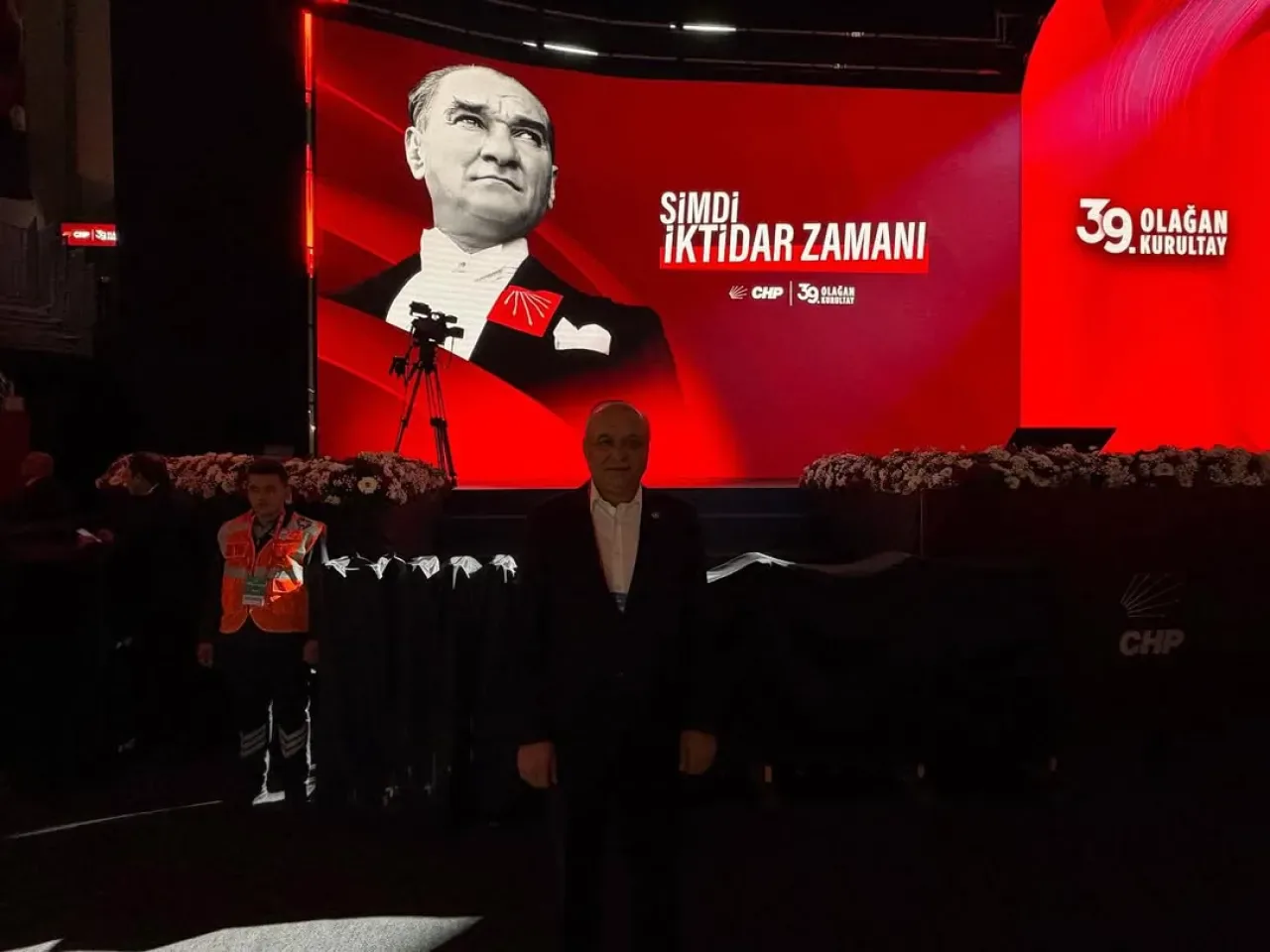 CHP'nin 39. Olağan Kurultayı Gerçekleşti: Millete Hayırlı Olsun Temennisi CHP'nin 39. Olağan Kurultayı Gerçekleşti: Millete Hayırlı Olsun Temennisi