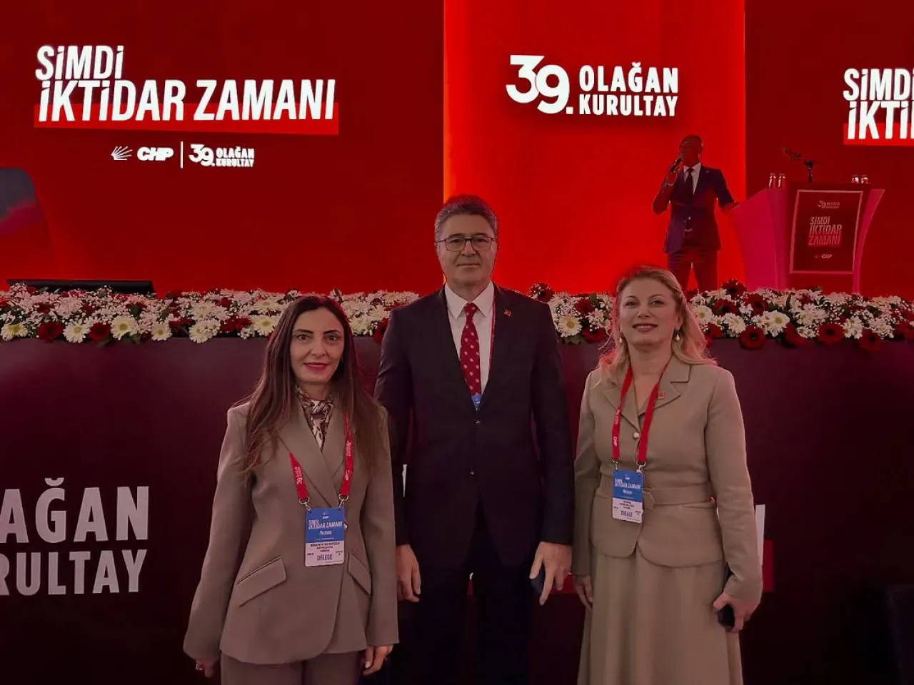 CHP'nin 39. Olağan Kurultayı Coşkusu: "Şimdi İktidar Zamanı" CHP'nin 39. Olağan Kurultayı Coşkusu: "Şimdi İktidar Zamanı"