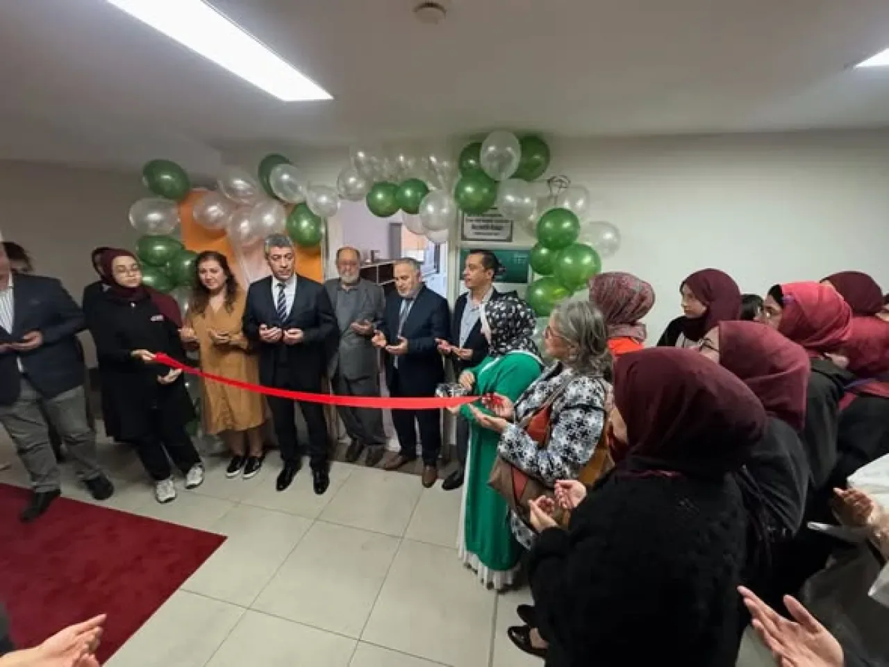 Ataşehir'de Kur'an-ı Kerim ve Hafızlık Sınıfı Açıldı Ataşehir'de Kur'an-ı Kerim ve Hafızlık Sınıfı Açıldı